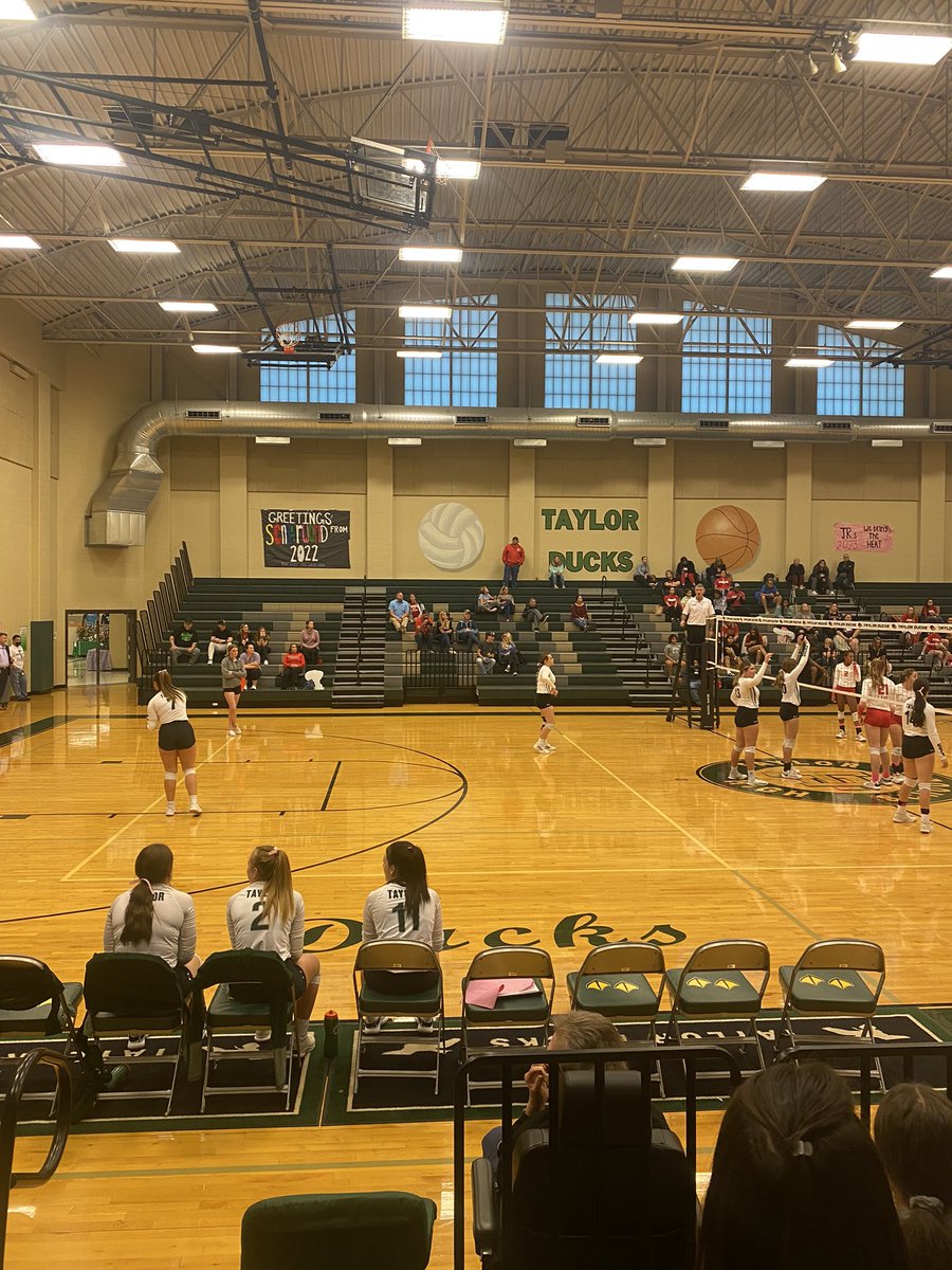ReneeSc47619923's tweet photo. Taylor Ducks!! Let’s go Volleyball! Awesome to have the football players cheering them on. @thsducks #thisisTaylorISD #TaylorTough https://t.co/xKafHDELbg