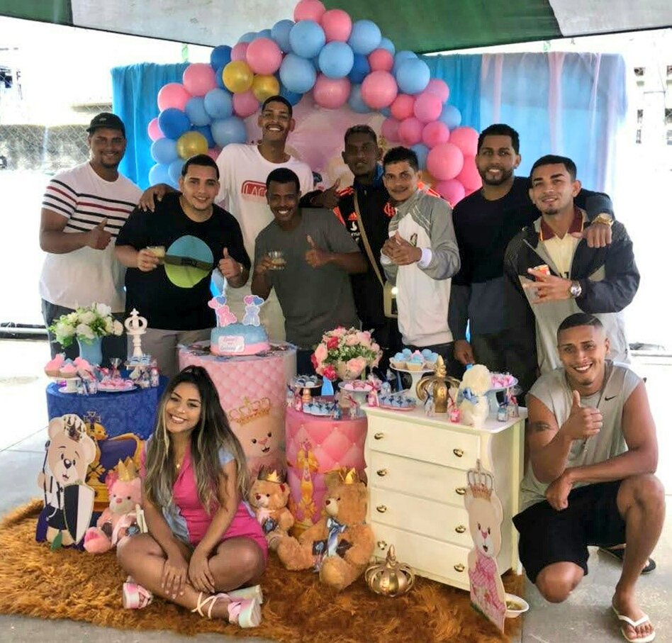MzCpx2's tweet photo. Os crias ta te aguardando princessa 😍😍
#VemLuna https://t.co/xFy9z4ARxb