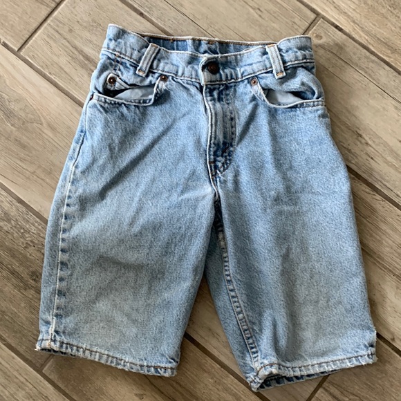 Amyrose025's tweet photo. So good I had to share! Check out all the items I'm loving on @Poshmarkapp #poshmark #fashion #style #shopmycloset #levis #originalpenguin: https://t.co/Foe9oeDldi https://t.co/rNWFmp3ftJ