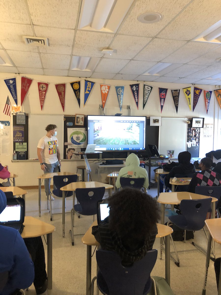 GRHSiLab's tweet photo. iLabYear5Day29: Our iLab RECENT GRADUATE CHECK IN #6 today with @KadenBaker72 from @RoanokeCollege was inspiring! Kaden gave excellent advice to our students about building resiliency in new situations and making new friends from across Virginia. He’s enjoying campus life! https://t.co/CJ9F9QHEwD