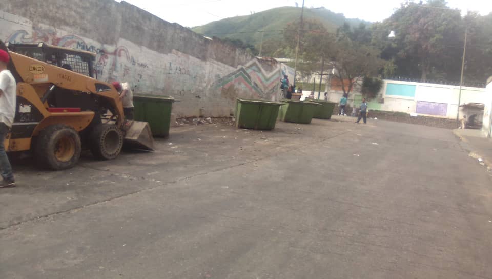 Chapellín limpio gracias a la labor de @Supra_Ccs, echos, no palabras, seguimos hacia la #CaracasEcológica

@Joselopezpsuv 
@gestionperfecta 
#OlaDeSolidaridadPorÁlexSaab
#YoApoyoaSupra 
#SupraNoSeDetiene