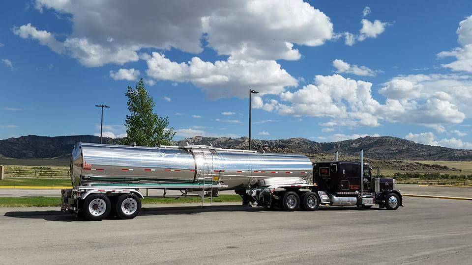 drive4sbi's tweet photo. It's #tankertuesday 

Please stay safe our there. #truckingfamily #teamtransport #shermanbros https://t.co/UbGzq7INSo