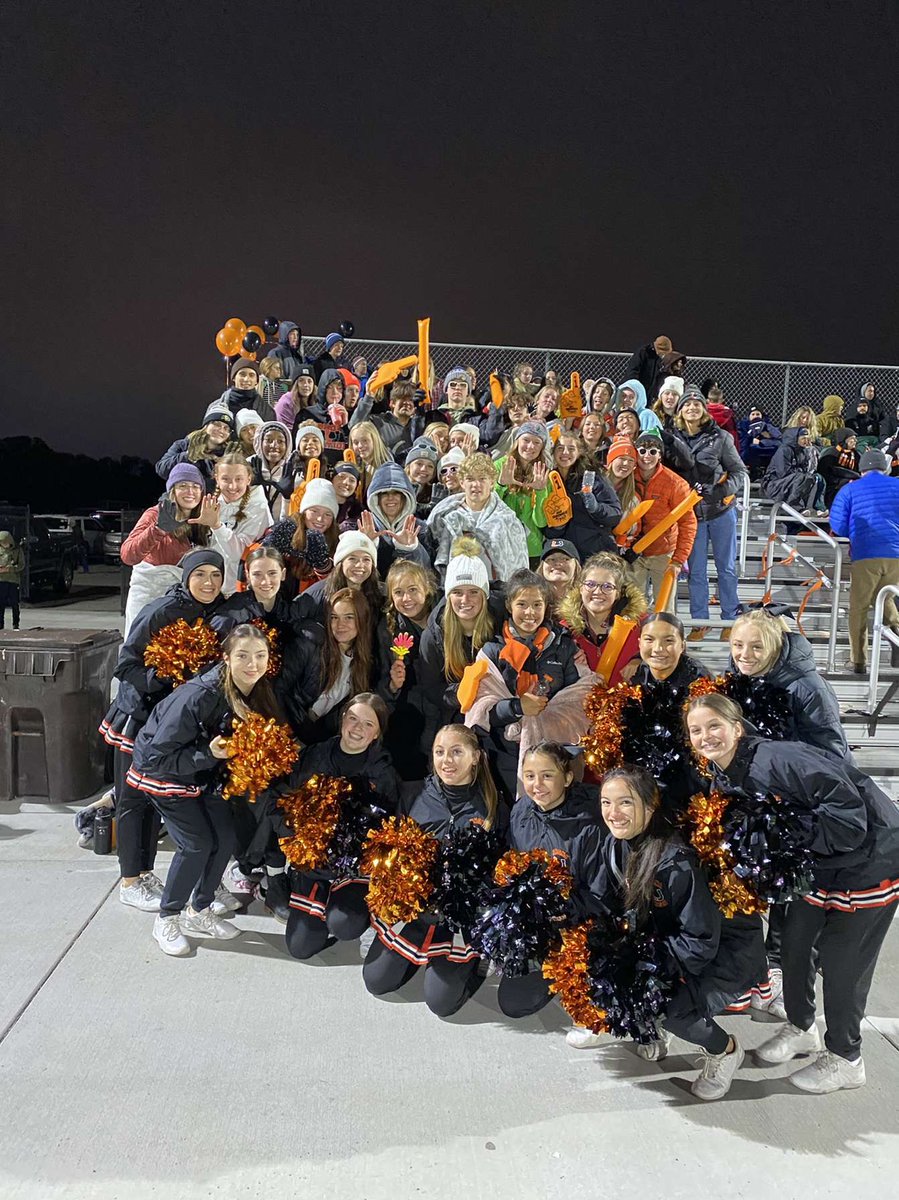 Bronc_nation's tweet photo. 🚨BRONCS MOVE ON TO THE QUARTER FINALS🚨 CONGRATS TO THE GIRLS FOR BEATING CMR 4-2 AND THE BOYS BEATING SKYVIEW 1-0‼️ #seniorrox #hailyeah https://t.co/AxkDFoXE6H