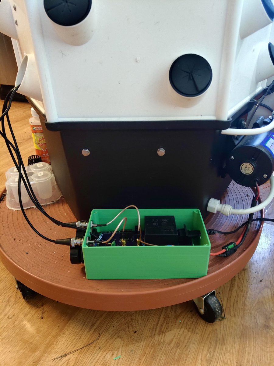 anothervariable's tweet photo. Finished designing the enclosure. @FreeCADNews is pretty fun and straight forward. 

Hooked up to the Aeroponics tower and ready to test.

UI preview coming within a week.

@ufire_co https://t.co/w289AxjnWc