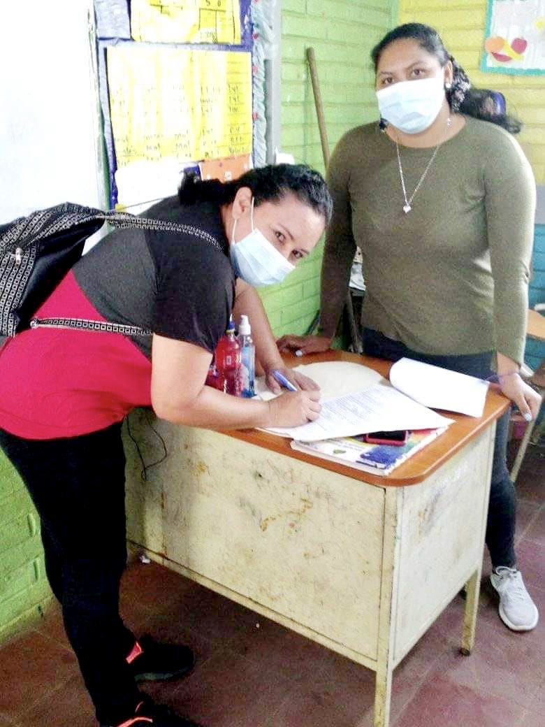 Segundo día de matrícula escolar …observen estas dos fotos ; qué nombre les pondrían ? ✍️.   💬