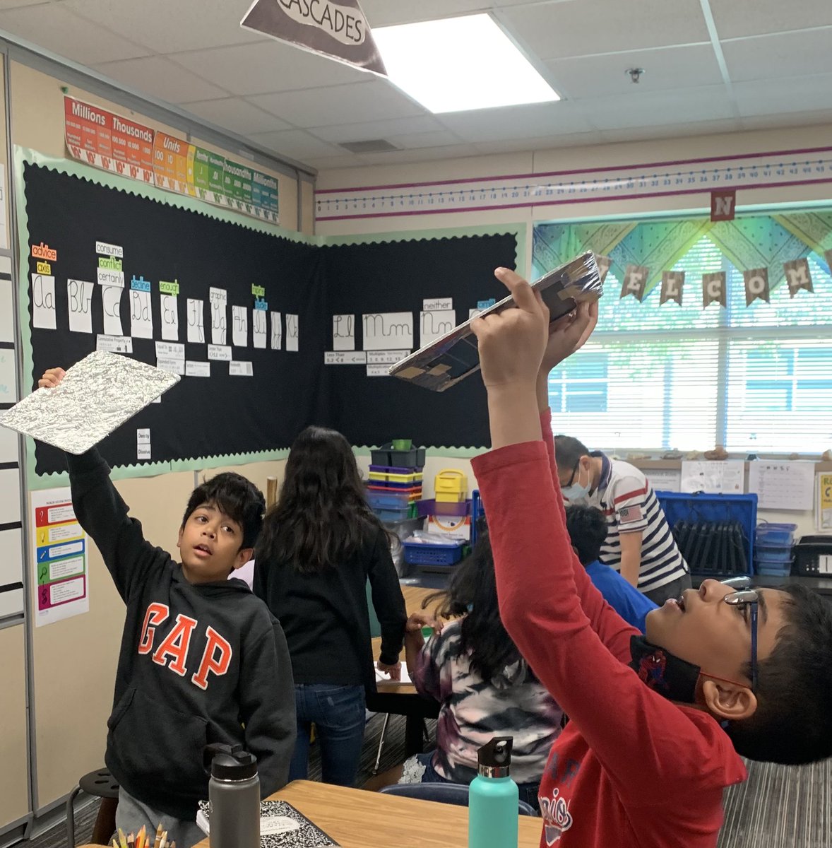 TollingerT's tweet image. Our young scientists explored the properties of light this week by observing how light reflects and how different surfaces affect its transmission. @RiddleElem @mcleodl @ci_elem #fisdelemsci #inquirylearning