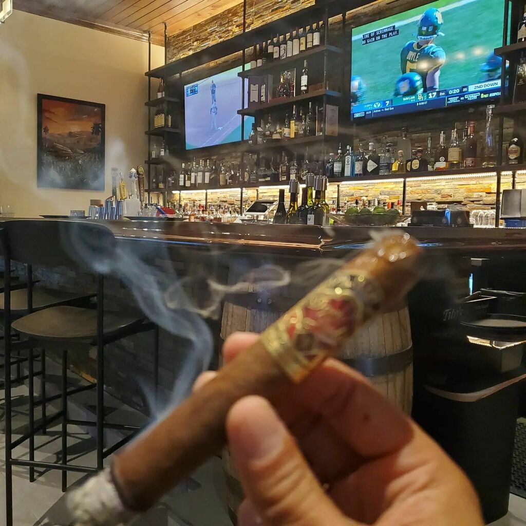 CigarzOnAve's tweet photo. Don Julio torpedo evening my friends. #smoke #botl #sotl #cigar #cigars #cigarlover #cigarsmoker #cigarsociety #cigarculture #cigaroftheday #cigaraficionado #liquor #instalike #ootd #cigarlife #bourbon #whiskey #mensfashion #mancave #goodlife #lifestyle #smallbatchcigar #sag… https://t.co/GOORMWfrJf
