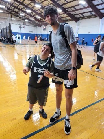 ShiningStarAAU's tweet photo. HEARTFELT MOMENT! Mason Weisbrodt (Shining Star AAU player) gave one his game worn jerseys to Andy (a HUGE fan and friend of Mason’s)! Swipe to read the full story! #SHINE https://t.co/nTwvzLqS9k