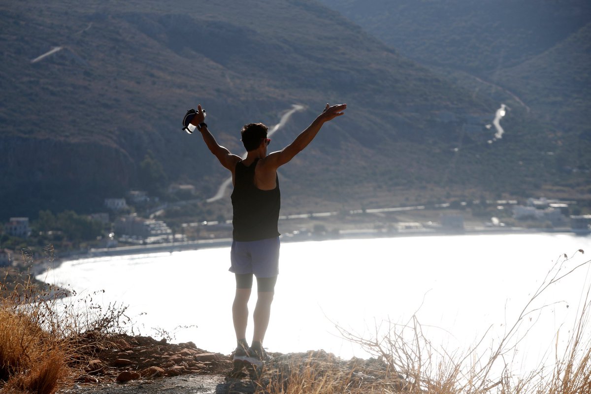 DeanKarnazes's tweet image. The Greece I know she cannot be  chained,

The Persians, the Ottoman, the Germans they came,

To conquer they try again and again,

Yet Greece is still Greece, free and untamed. . .

#RunForFreedom #BicentennialGreekIndependance @RunMessinia