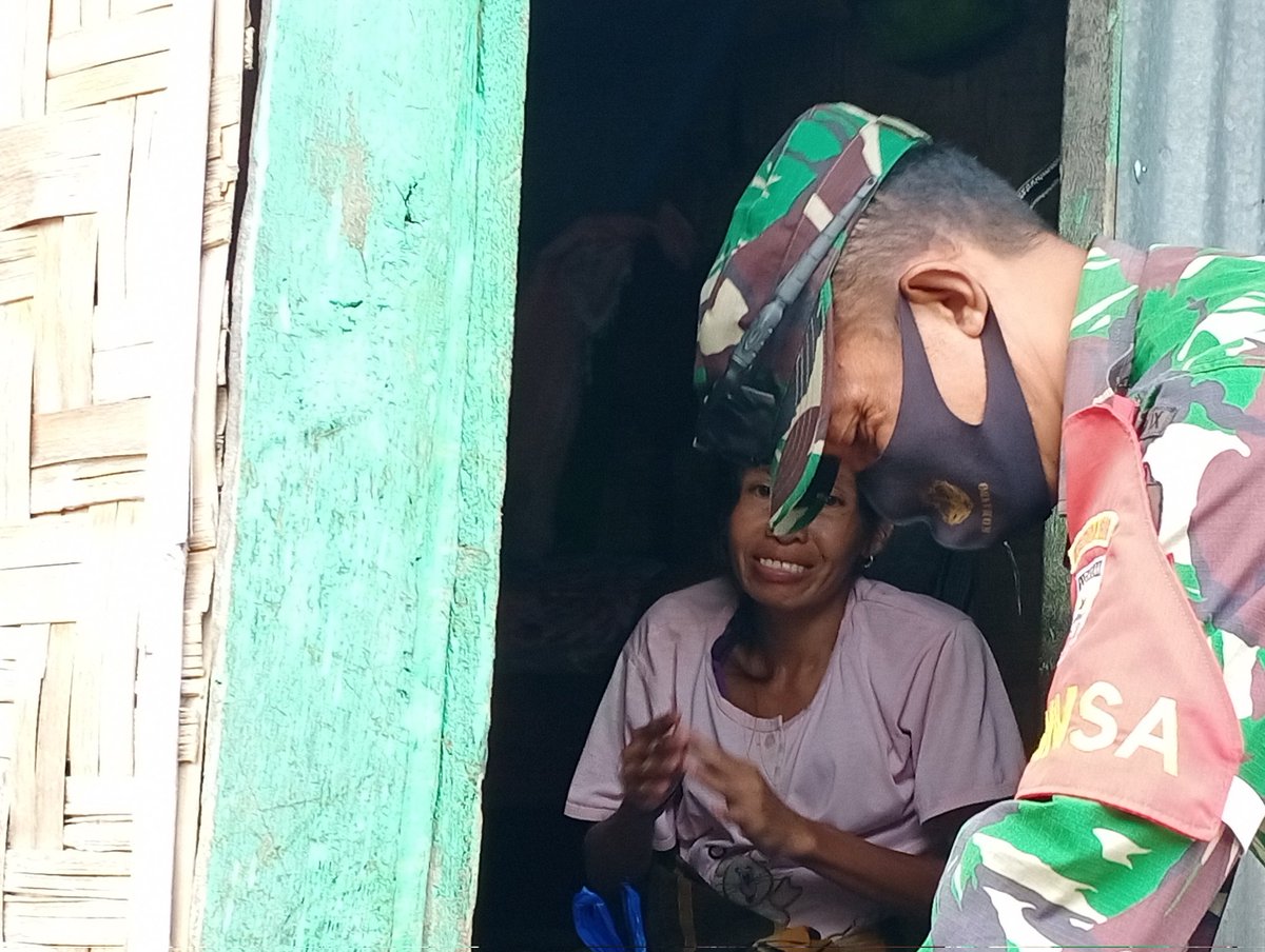 IyekF's tweet photo. @LaporCovid Secara Logika Anda tdk memiliki Hak utk melarang  siapapun menyelamatkan Manusia.
Demografi masyarakat Negeri ini berbeda bede
Percuma Anda Nyinyir, Do'a Rakyat Negeri ini akan selalu menyertai Prajurit TNI.
KTK PANDEMI COVID, TDK ADA YG BERANI MAJU KE DEPAN, TNI YG MAJU DULUAN ! https://t.co/TkSKX29NKn