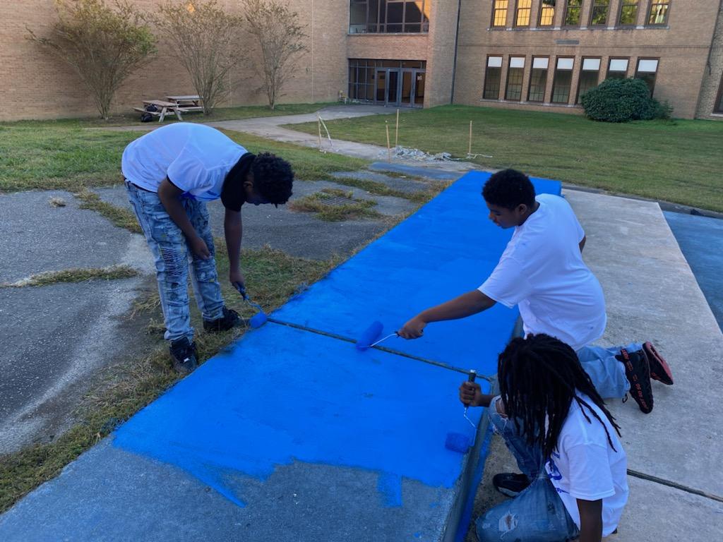 A Few Good Men started their first community project 'at home' today. Beautifying our campus with #trojanpride💙
#lovejoylearning 
@mathmom2016
@usmc98
@bcthomp2
@RobinsonLaws
@IGrowTeachers
@HVarrasse
@TMLAcademy
@CSTK12Educator 
@scontrerasGCS 
@GCSchoolsNC 
@jmaness4
@HPEpaul