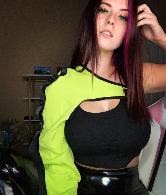 Join me live right now! https://t.co/h77iTz1ngY https://t.co/QkKqnrvRsl