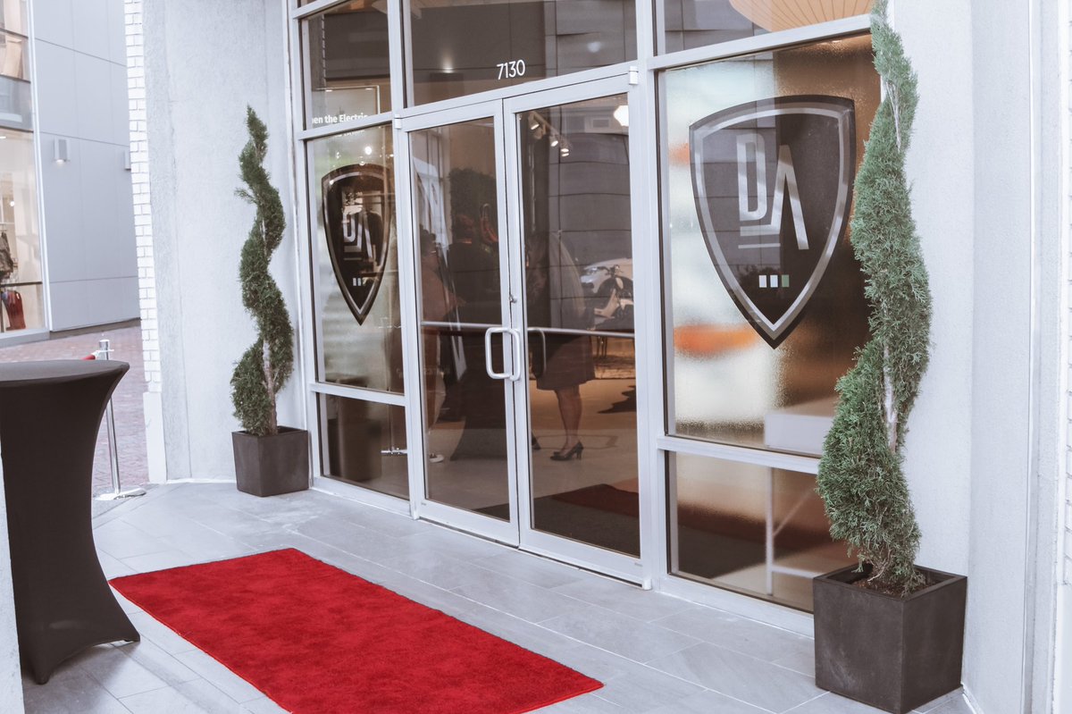 Our investors, supporters and affiliates got the VIP treatment they deserved right down to the red carpet at our Experience Center Grand Opening. 

#DAT #DerekAutomotiveTechnologies #DerekAutomotive #Avani #DATLife #DATLifestyle #selfcharging #proteus #electricvehicle #ev