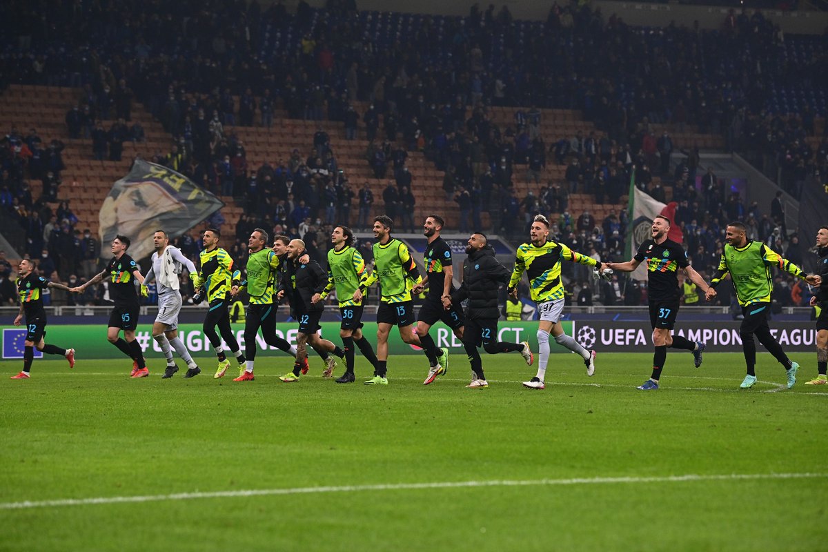 Inter_en's tweet photo. 🛌 | GOOD NIGHT

Sweet dreams, #InterFans! ⚫🔵

#ForzaInter https://t.co/Vhb3QXXoyO