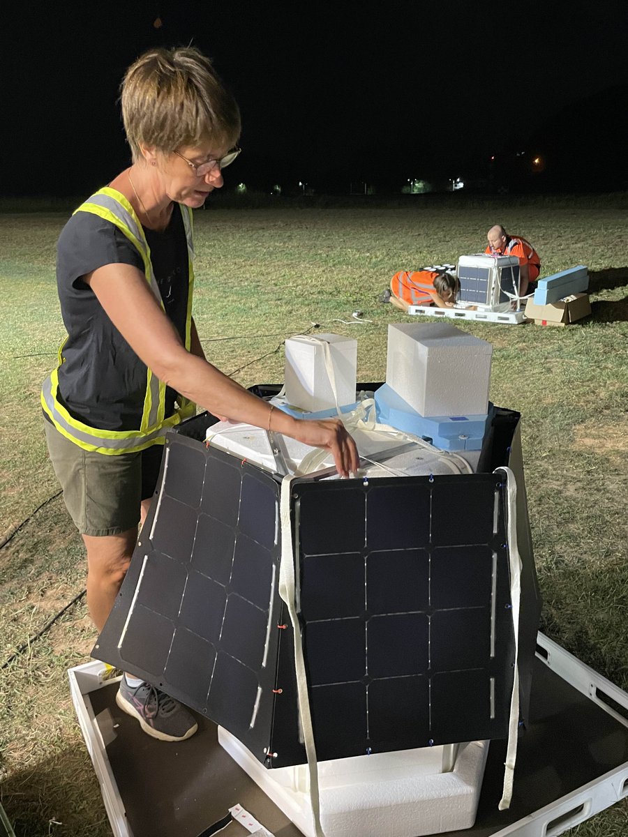 gps_hammer's tweet photo. Claire checks the power cables from the solar panels to the instrument gondola, while Valerie connects the Euros navigation gondola to the flight train. https://t.co/bMrbTzB0Hd