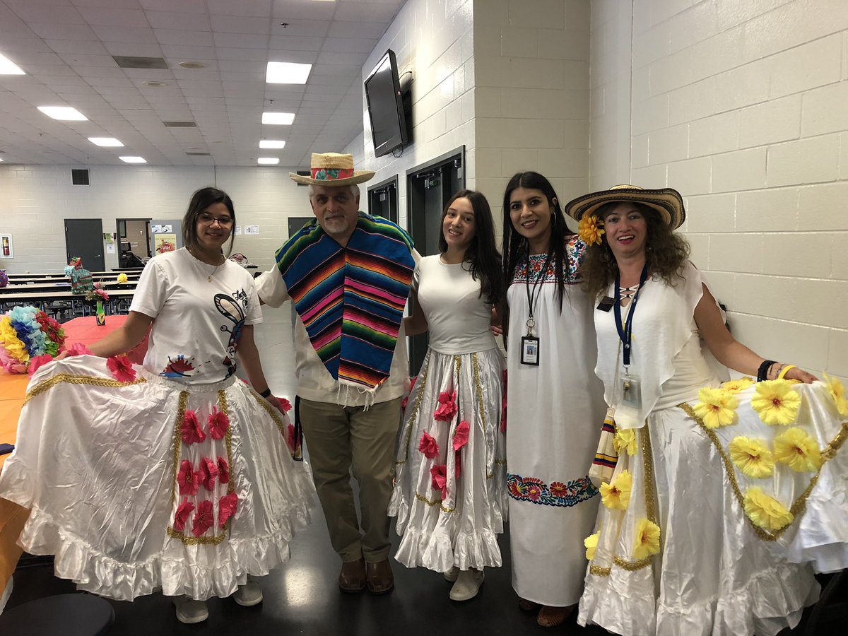 Whhs_SpanishRC's tweet photo. Noche latina was awesome! Thank you all for your support! #todayinsparta @WH_Spartans @WHHS_IB @ruby_rubia #HispanicHeritageMonth https://t.co/eDAAXNXESD