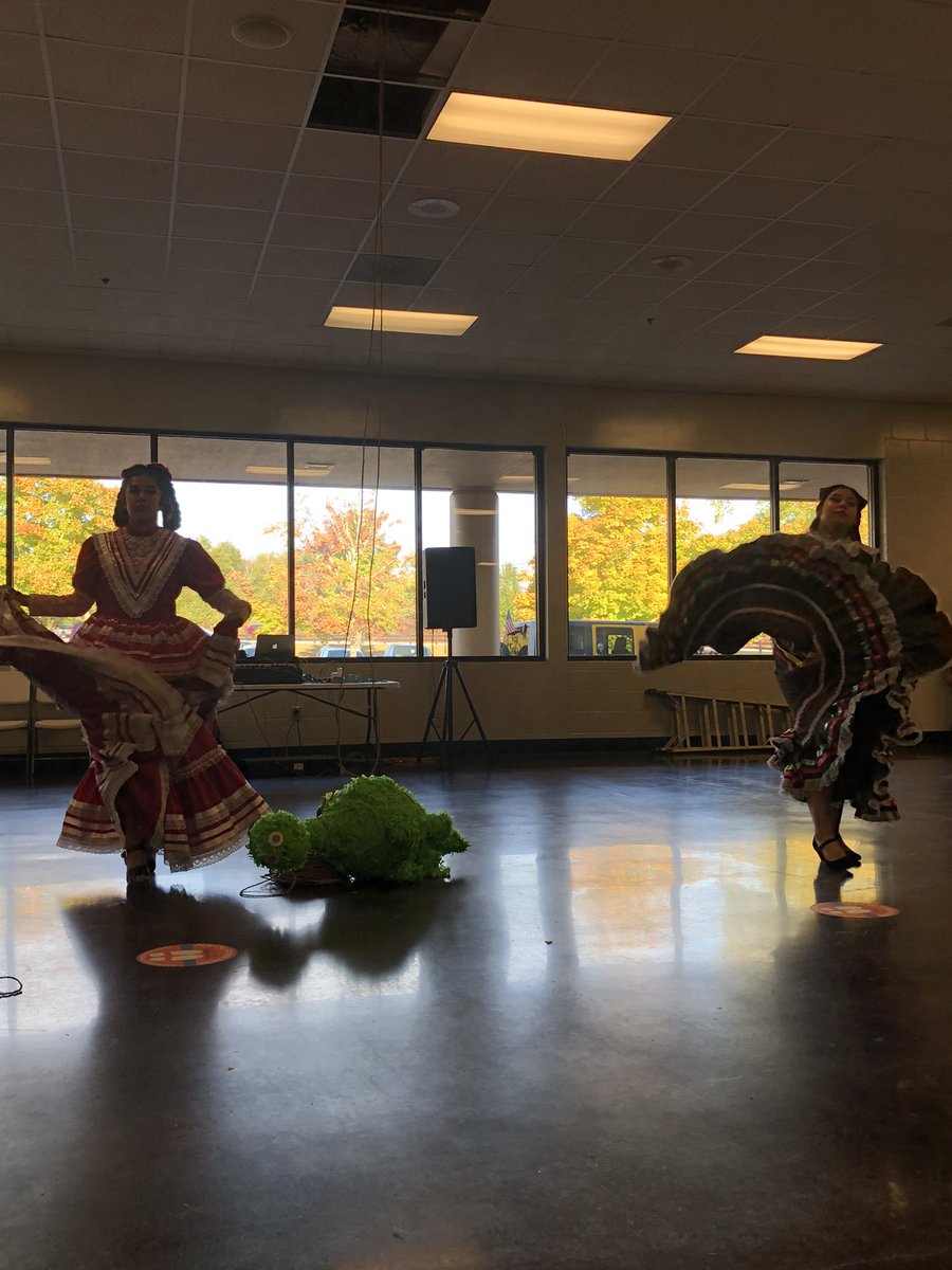 Whhs_SpanishRC's tweet photo. Noche latina was awesome! Thank you all for your support! #todayinsparta @WH_Spartans @WHHS_IB @ruby_rubia #HispanicHeritageMonth https://t.co/eDAAXNXESD
