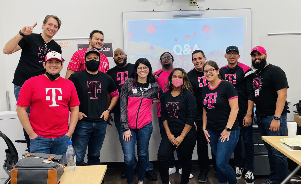 Your loyalty team never stops growing! 💪🏼🔥 

Todays agenda included knowledge, coaching, feedback and lots of takeaways. Thank you <a href="/SAgosto1204/">SAgosto</a> and Crystal for the training. 💕 #LoyaltyGoesHard #CFL