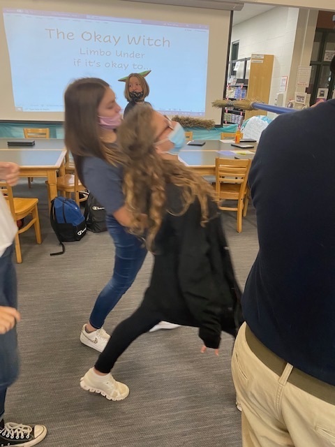 WFMSthebest's tweet photo. Over 120 students enjoyed limbo book discussion and the witch on a broom races at our first Club Read meeting! https://t.co/tgleb3um87