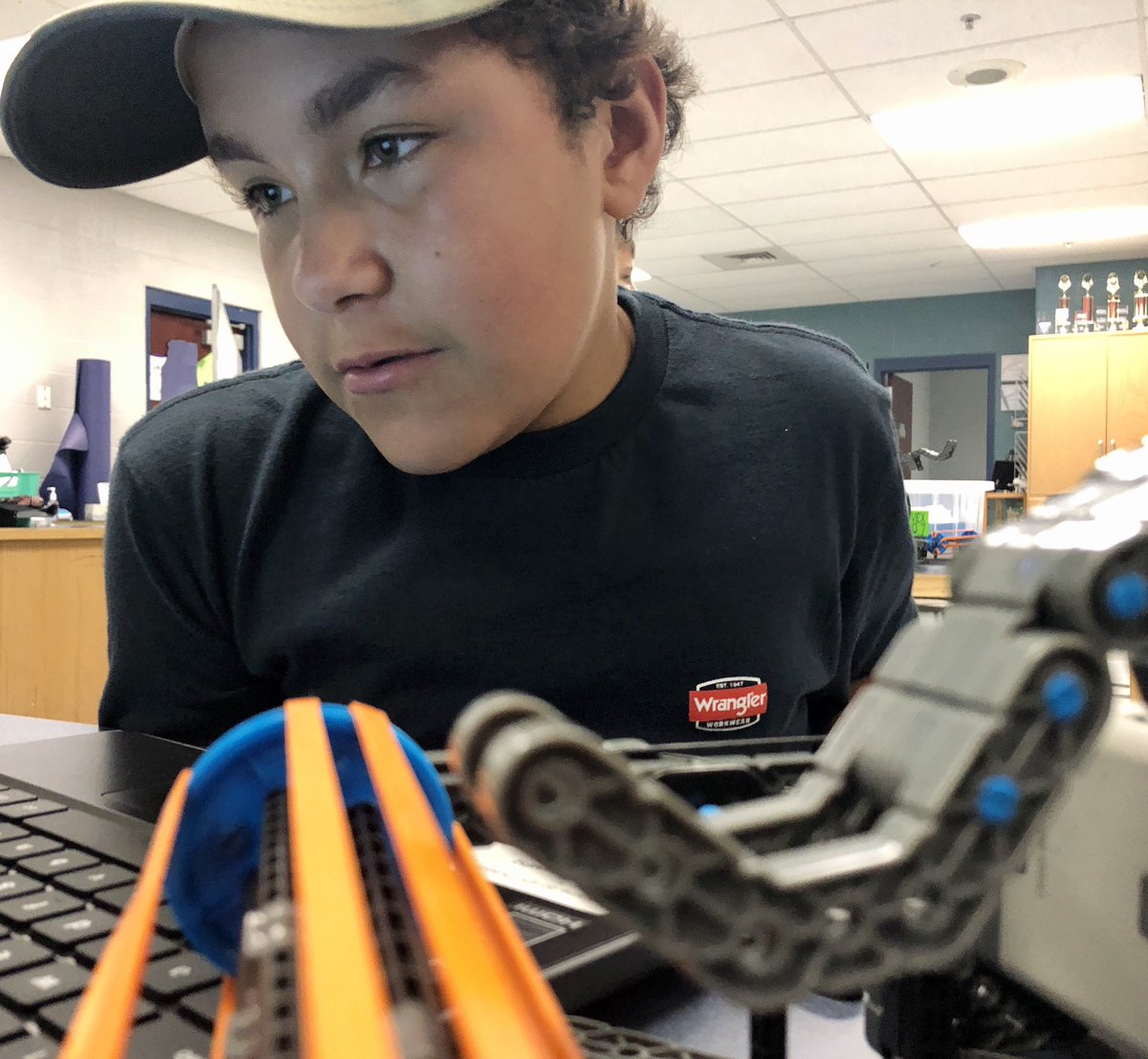 MtP_Robotics's tweet photo. Our @VEXRobotics #VEXIQ teams from @MPMSVPA are looking forward to their first tournament of the season in a few weeks! For now, you can find them busy getting their robots field ready in room 105. ⚙️ https://t.co/kyYq6XxgXi