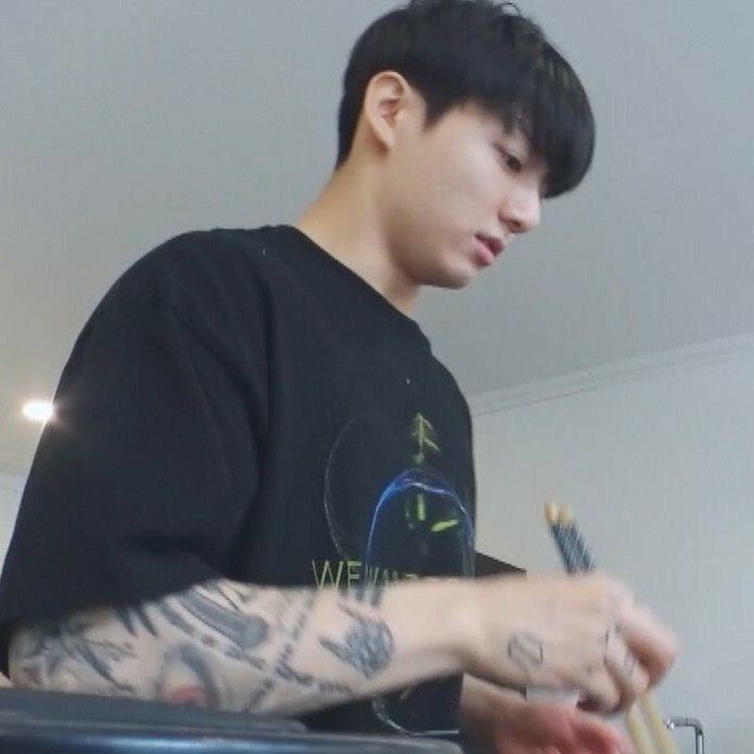 luciuslovebot's tweet photo. shhh, don't tell bun but i'm cooking food for him to enjoy when he's back https://t.co/RbdDMIGwA2