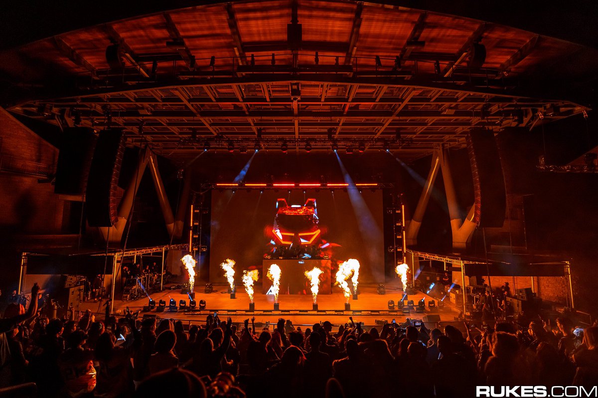 OfficialBTSM's tweet photo. Church at Red Rocks 🏔⛪️ https://t.co/VxMBIbmmFi