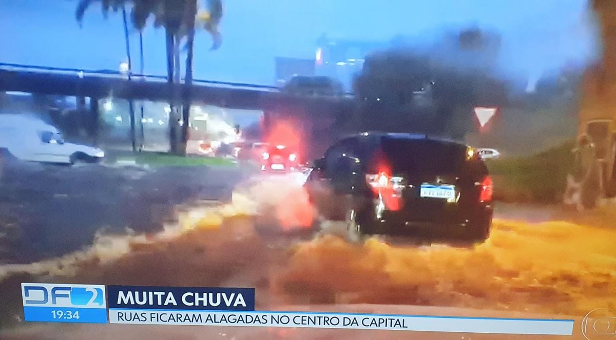 DFDaDepre's tweet photo. Papai Inganeis cuida tão bem da cidade. Incompetência e preguiça: #GDFPresente https://t.co/1EbkQdvTzx