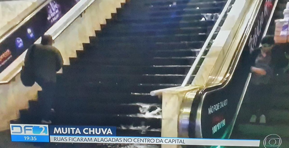 DFDaDepre's tweet photo. Papai Inganeis cuida tão bem da cidade. Incompetência e preguiça: #GDFPresente https://t.co/1EbkQdvTzx