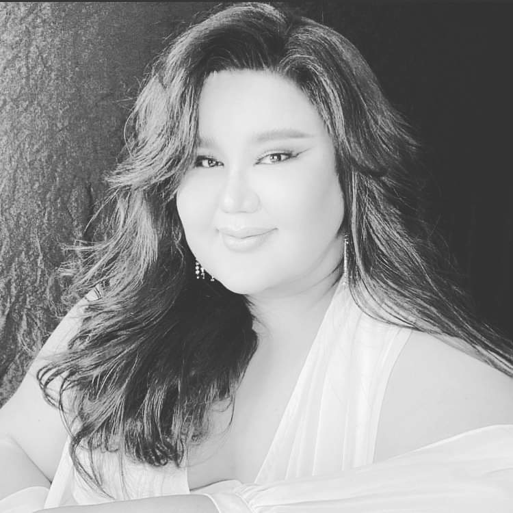 ขอแสดงความเสียใจต่อการจากไปของ "เบิร์ด กมล" หรือที่รู้จักกันดีในนาม "เบิร์ด กะหรี่ไทยในใจคุณ" / ทำรายการสวยเสี่ยงตีน และพิธีกรตามงานประกวดสาวสองต่าง ๆ จากโลกนี้ไปด้วยการติดเชื้อโควิดลงปอด /  T___T โรคนี้มันโหดร้ายจัง