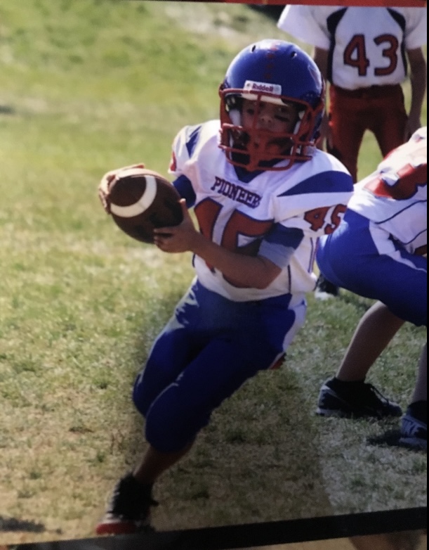 SandburgEagles's tweet photo. Nicholas Edelen is one of the toughest players around. His fav fb memory is winning the RVFL Championship w/ the Pioneers &amp; beating East. “I’d like to Thank my parents &amp; former coaches for supporting me through all of my yrs of football”. Nicholas plans on studying pre-med at NU. https://t.co/OMZG3imAgu