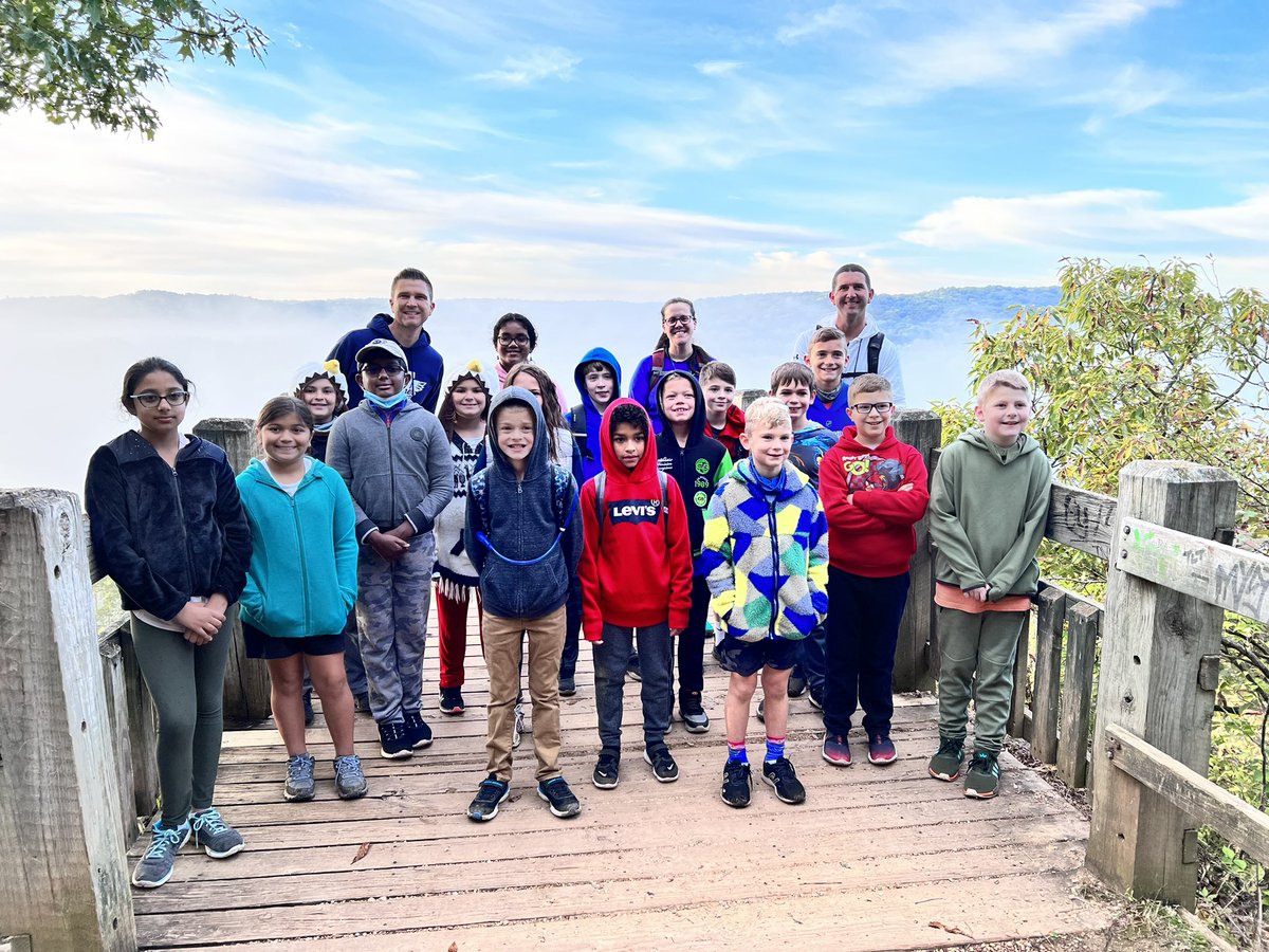 WoertherElem's tweet photo. What a beautiful morning at Castlewood Park with #WOEparentandchildhikingclub #WoertherFamily #WeAreRockwood @WoertherPE @WoertherPTO https://t.co/lXQCDk0oeJ