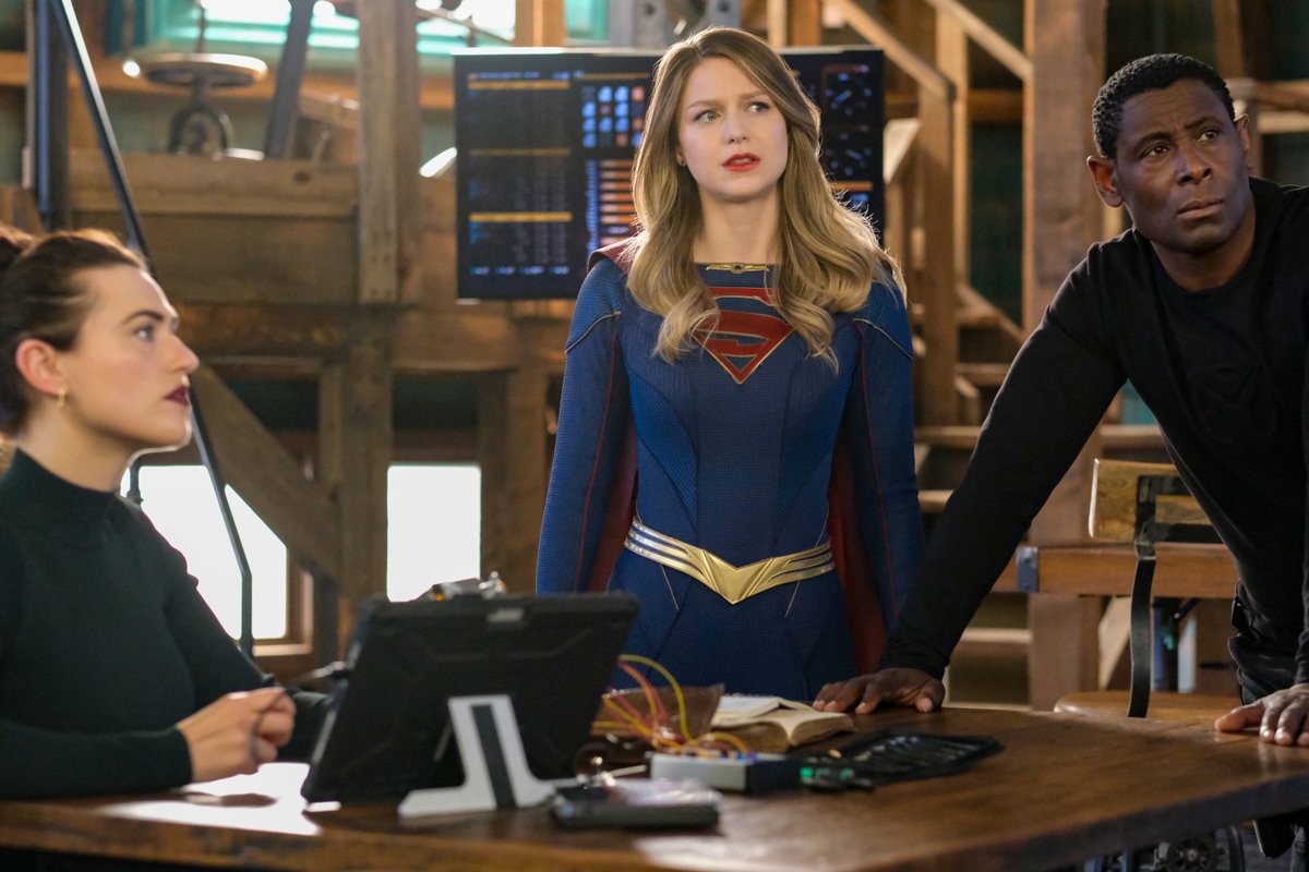 phun_wang's tweet photo. HERE WE GO! A NEW episode of #Supergirl #SupergirlCW starts now! Directed by @EricDeanSeaton and written by #RobWright and @jkardos07. https://t.co/QIdIAAJid8
