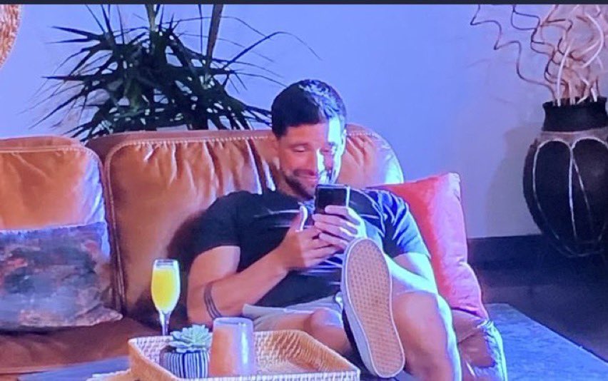 annelisa614's tweet photo. Me coming on Twitter after each entrance to see if bachelor nation thought it was cute or cringey #TheBachelorette https://t.co/wyx9TQFFun