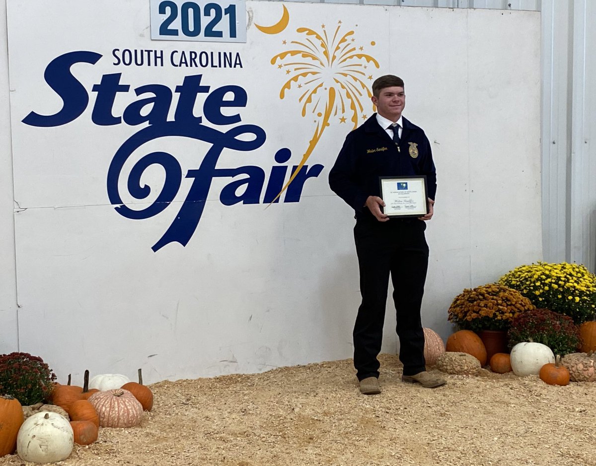 MindySandifer's tweet photo. @RhettWeston SC FFA State Fair Scholarship Recipient 2021- As his high school Ag teacher and as his mom- PROUD MOMENT ❤️🙌🏻🙌🏻 #hardworkingkid #farmraised #futurefarmer #4thgeneration @SCFFAOfficers @NationalFFA https://t.co/deig5g1wB8