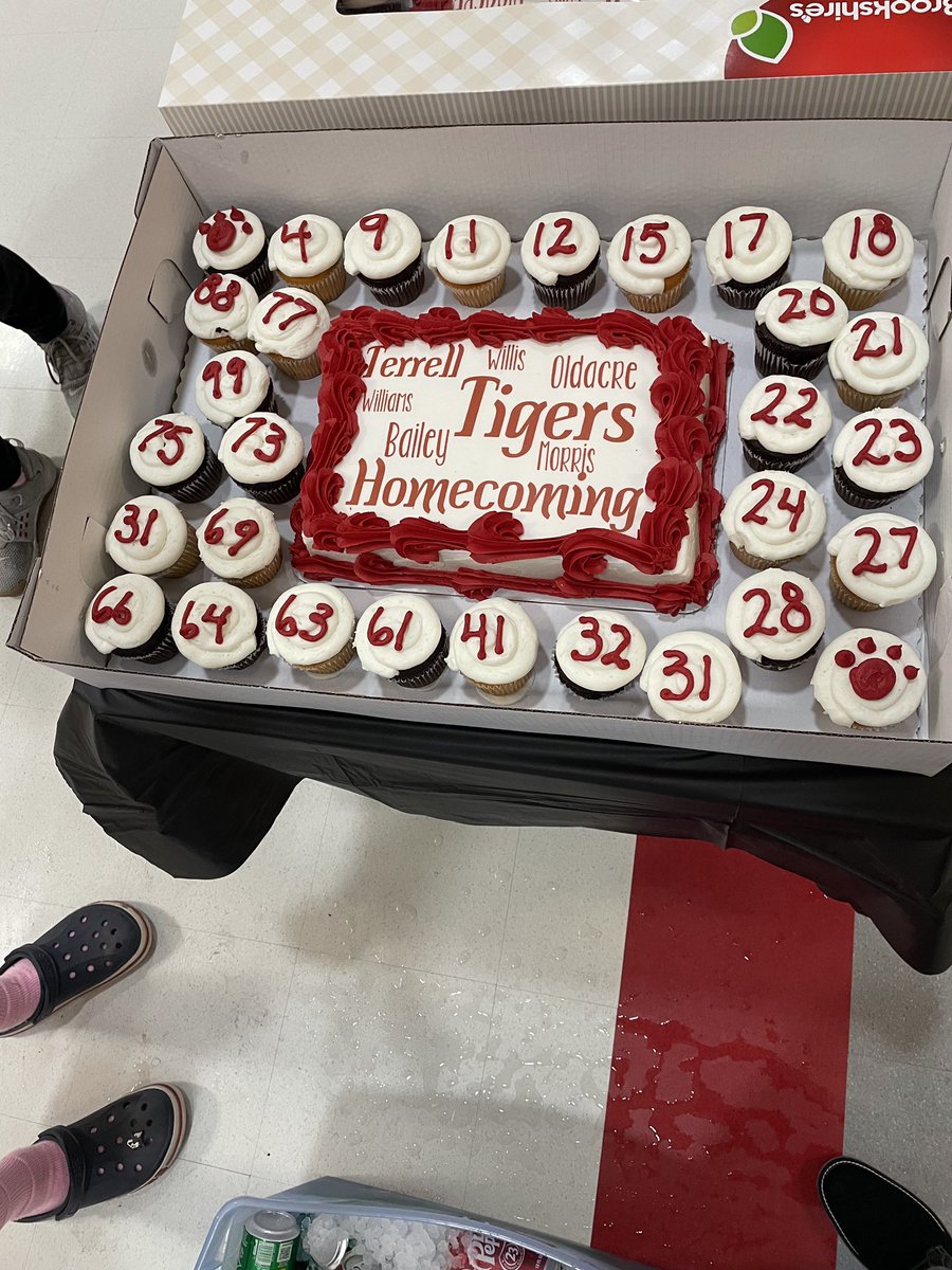 AmadiAHeyliger's tweet photo. Our FMS family is huge. Thank you parents for all of your support, time and effort. ❤️#ittakesavillage #FMShasagreatone!! @FurloughMiddle @TerrellISD @wonturner @TerrellTigerFB https://t.co/9teCYnwvqs