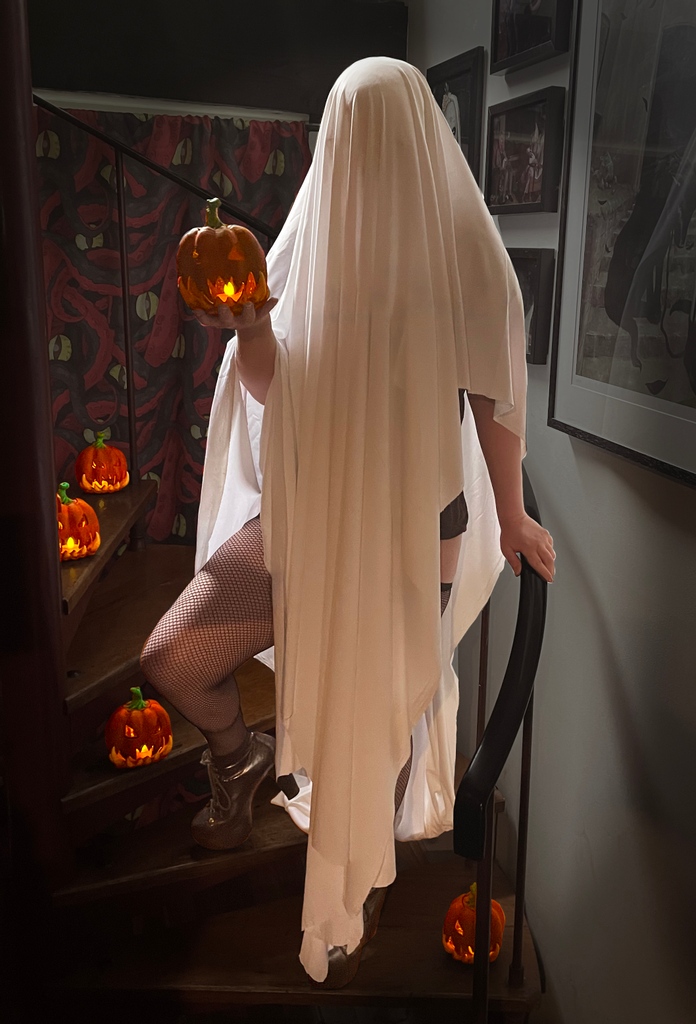 TentacleSpine's tweet photo. Oh no! A sexy Ghost has appeared! It seems to want you to take a look at the brand new Jack O'Lantern's now available in our store!
https://t.co/BhVOIp9Aa8 https://t.co/AMbpmqVoYN