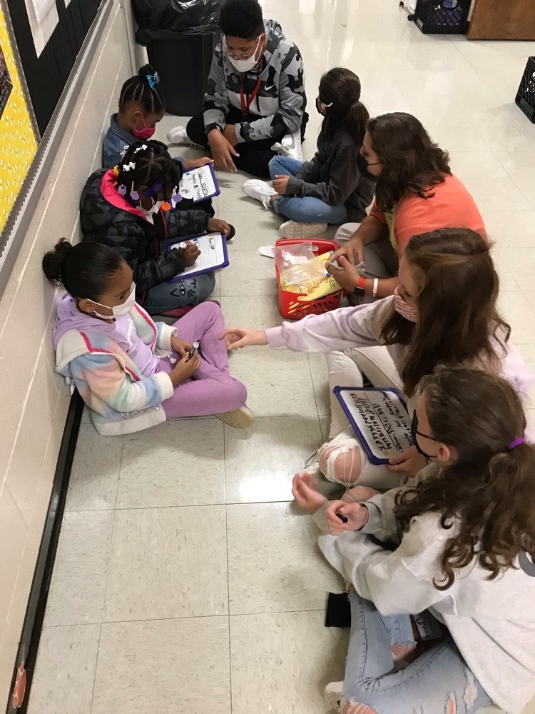 WestEndWolves's tweet photo. West End is blessed with outstanding 6th graders who volunteer to miss some of their activity time to work with their “kindergarten buddies”. #ProudToBePartOfThePack @romecityschools https://t.co/e9ElBPgCgE