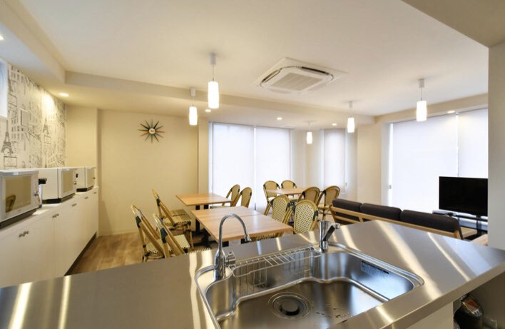 シェアハウスK大和東です💁‍♀️
全12室の女性専用シェアハウスになります✨
大和駅から徒歩7分🚶‍♀️
通勤やお買い物にも便利な場所に位置しています😌❣️
お問い合わせは(株)プティティールまで📞
share-housek.com
#シェアハウス
#シェアハウス探し
#神奈川 
#厚木市
#大和市
#本厚木