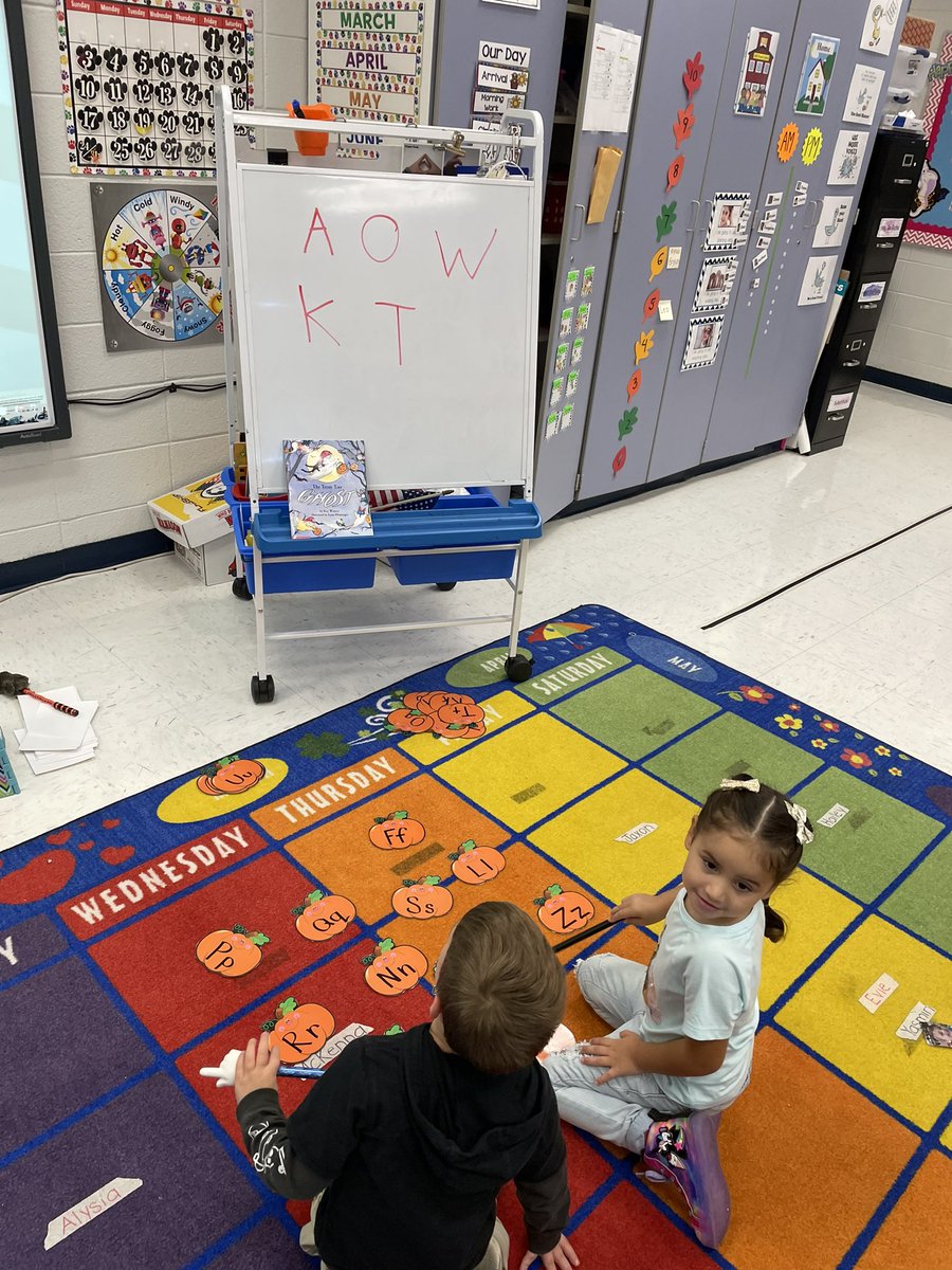 prekpalms's tweet photo. What a fun alphabet game today! Students loved using my super special finger pointers!!!! #Halloween #LetterMatching #LetterRecognition #laceypop 🎃🎃🎃 https://t.co/TajCiHgpO2