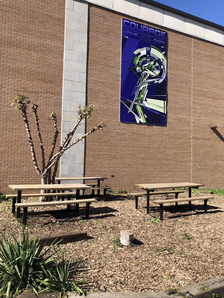 Sharing a community #tvdsb #innovative-mural project with  @pcistampeders <a href="/WiseJaguars/">John Wise Jaguars</a> and visual artist #MEDIAH