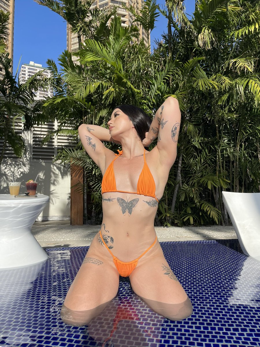 miasayoko's tweet photo. been workin on my fitness 💪✨ https://t.co/iOhVKJdiKs