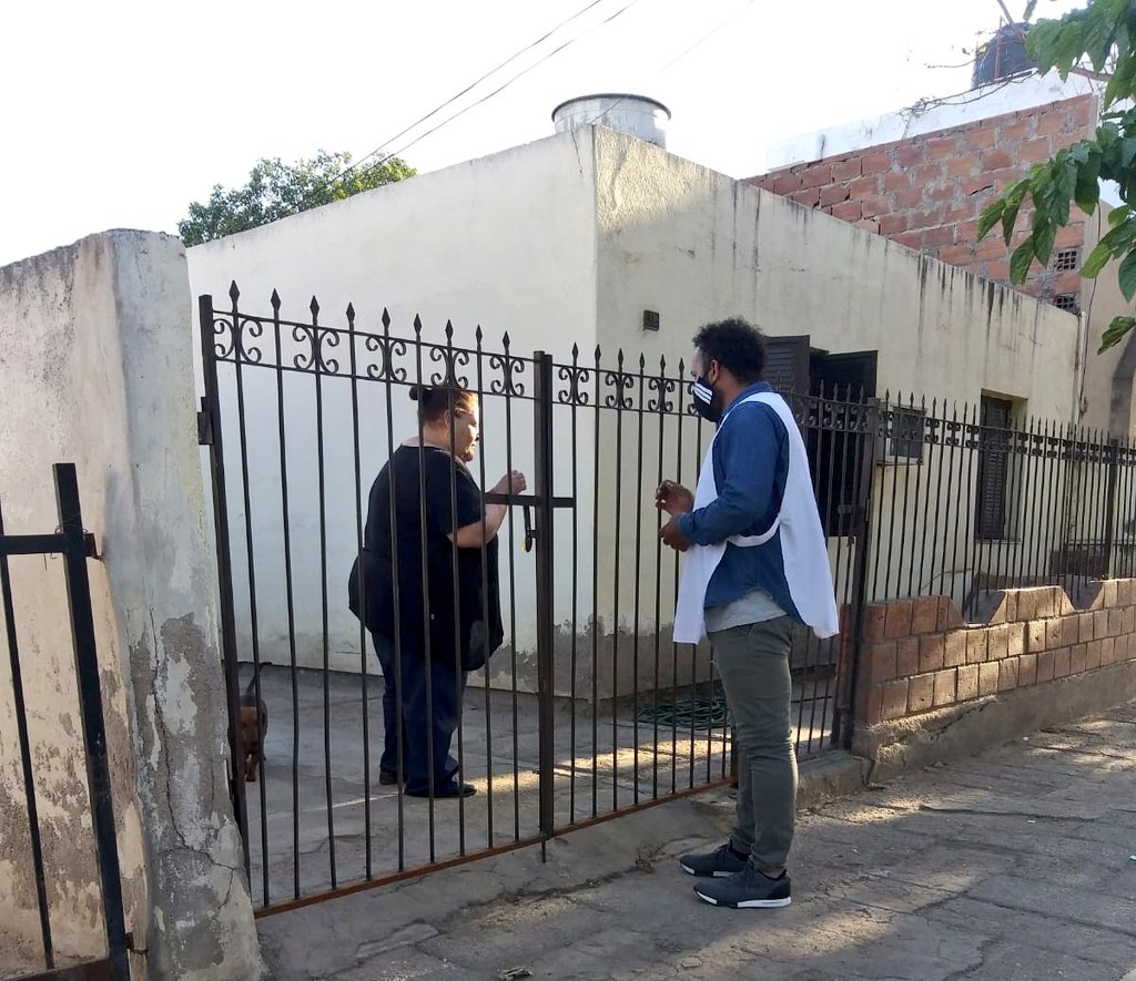 Ismael_LaRioja's tweet photo. "Sí me sumo" #YoSeparo 
#InésIntendenta🌸

✅La #TropaSocial realizó un trabajo territorial puerta a puerta en el Barrio Hospital indicando los vecinos el número de registro para la recolección diferenciada por  domicilio de residuos reciclados 
separado por colores. https://t.co/35rjLwvJw7