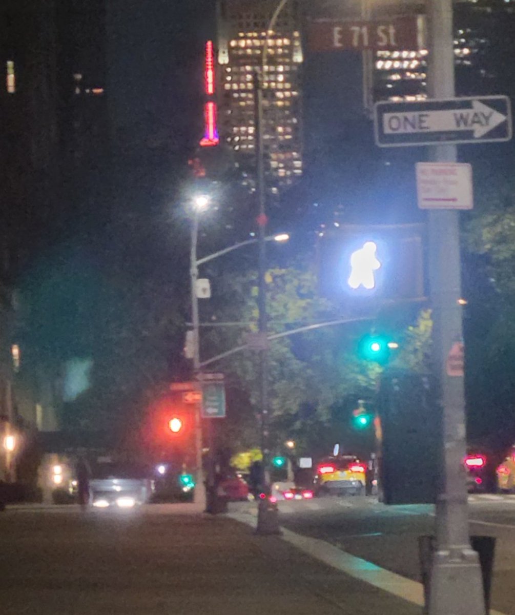 cryptematical's tweet photo. @EmpireStateBuilding is lit up orange for today's joyous occasion $BITO $BTC #Gold2point0 https://t.co/mlajQPDm5U