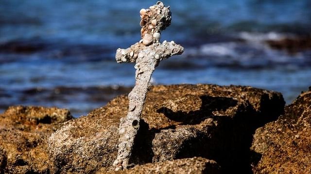 ArmanMiah305's tweet photo. 900-year-old sword https://t.co/XjkBCgh242