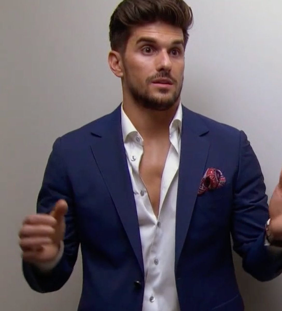 TheBachBabes's tweet photo. BuUttt iitT wAs JUstt MyY NOtEs

#TheBachelorette https://t.co/jCwKJsCBSW