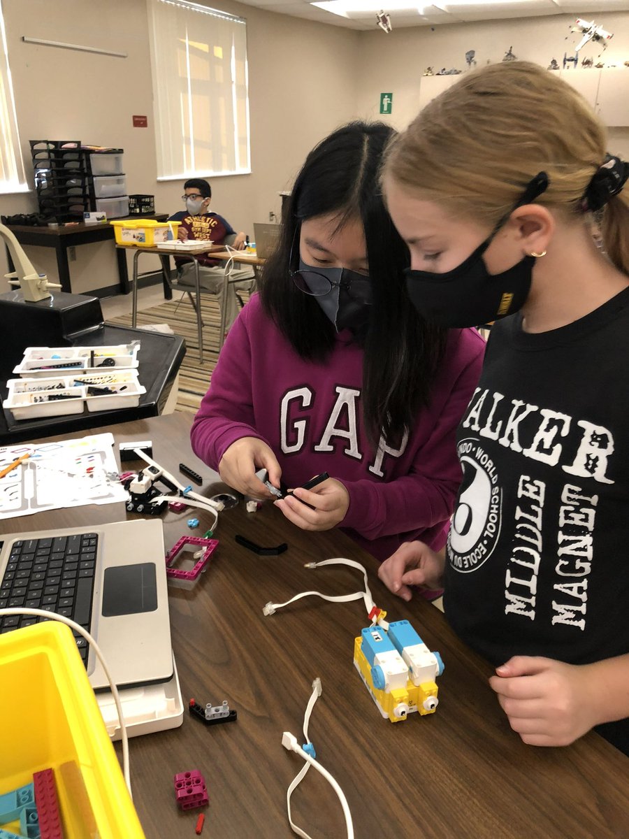 jmscfla's tweet photo. Did you know that @WalkerMiddleIB @ibmyp curriculum focuses on #STEMeducation ? Learn more at one of our #ThinkMagnetThursday Parent Information Sessions https://t.co/Dppljq93vs https://t.co/S5zXSBoioP