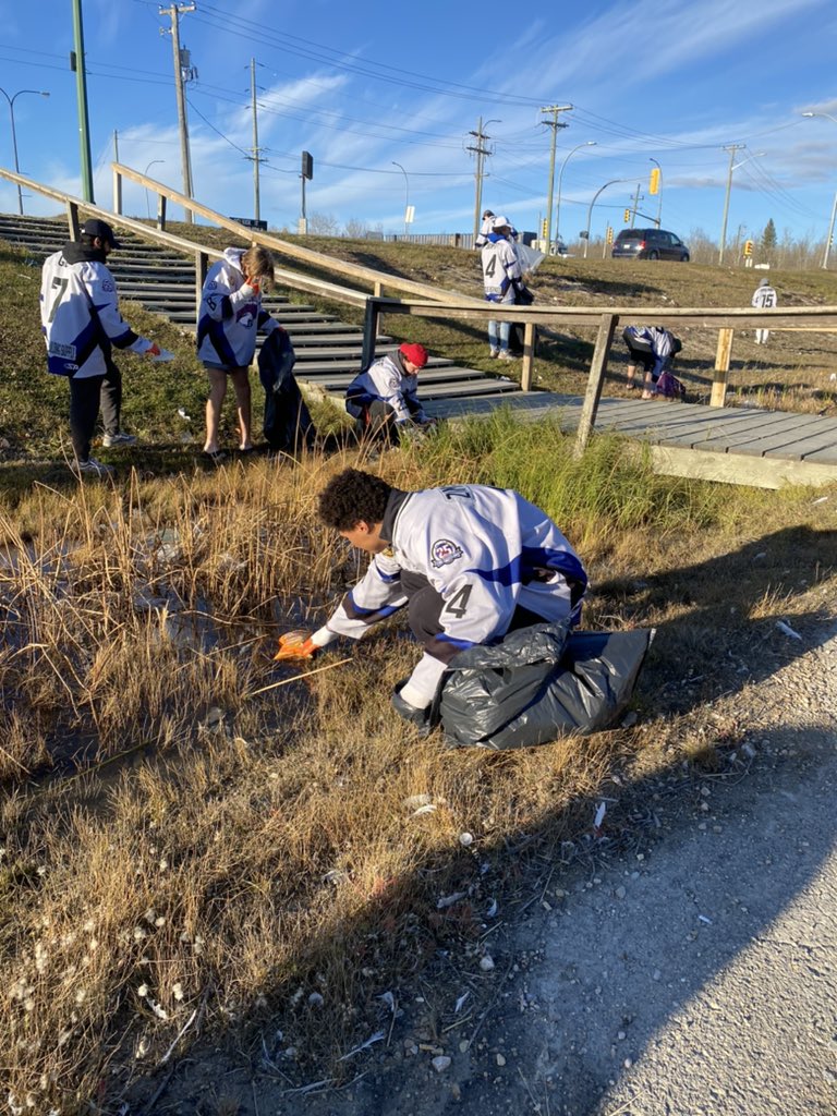 NorManBlizzJrA's tweet photo. This evening our team participated in the @RecycleMB community cleanup!
The boys cleaned different areas of the community, and encourage everyone to recycle, reduce litter, and do their part in keeping our communities clean!
#CleanMB #OCNBlizzard #BlizzNation #RecycleEverywhere https://t.co/TIeIt8lngK