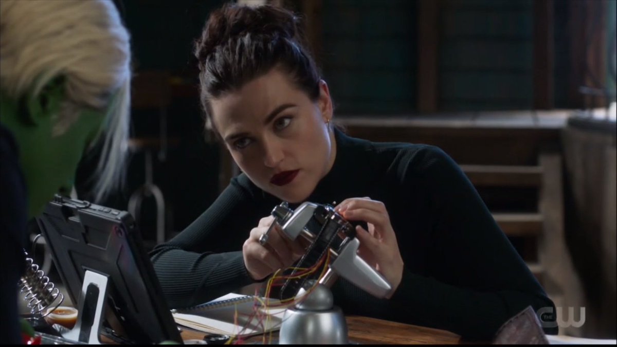 Wadi_Korrasami's tweet photo. hot scientist #supergirl https://t.co/1tZyx4JVfP