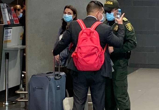 RobertoMTico's tweet photo. Al ser citada por @CorteSupremaJ la abudinen d 70.000 millones (Karen Abudinen), con mismo MODUS OPERANDI del #Matarife (Mario Uribe y María del Pilar Hurtado), ABANDONÓ COL. Corte DEBE solicitar deportación a USA de la prima hermana de Shadia Farah (esposa de @jeronimoauribem) https://t.co/uCshrIbNIm