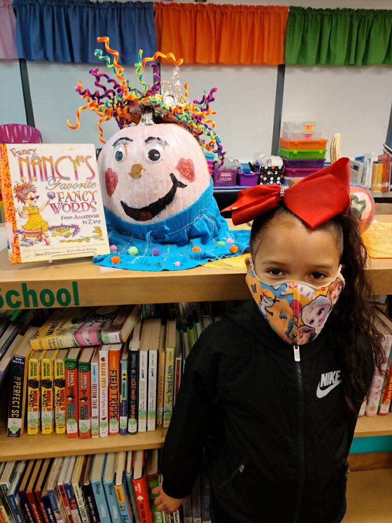 DixieDragons082's tweet photo. Students designed these pumpkins to look like their favorite book characters! Awesome creativity! #AwesomeArtifactSpotter #JCPSBackpack https://t.co/lBTvkqWNQG